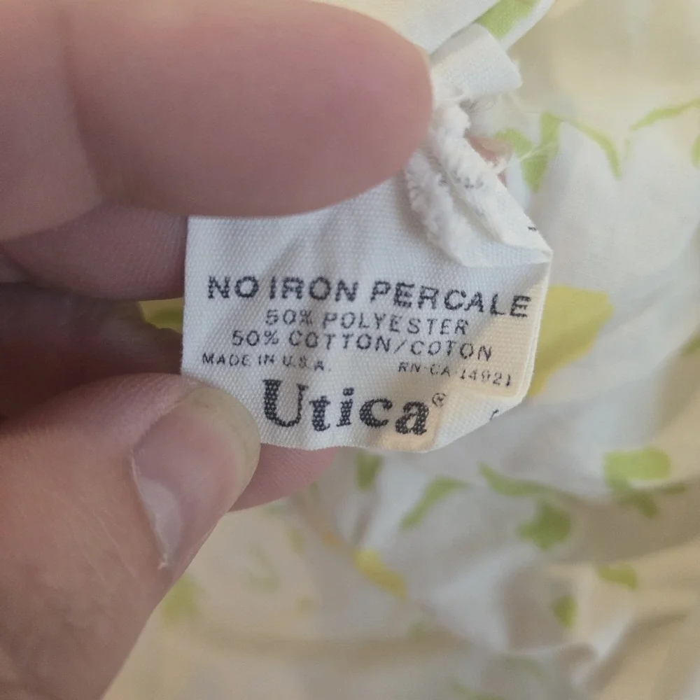 Vintage Utica J.P. Stevens Full Fitted Sheet Daisy Dot Percale
